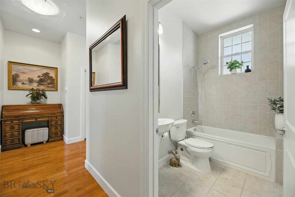 140 Village Crossing 4i Property Photo 42