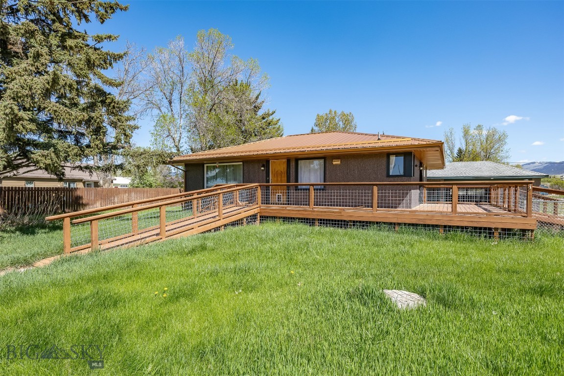 411 1st Street E Property Photo 1