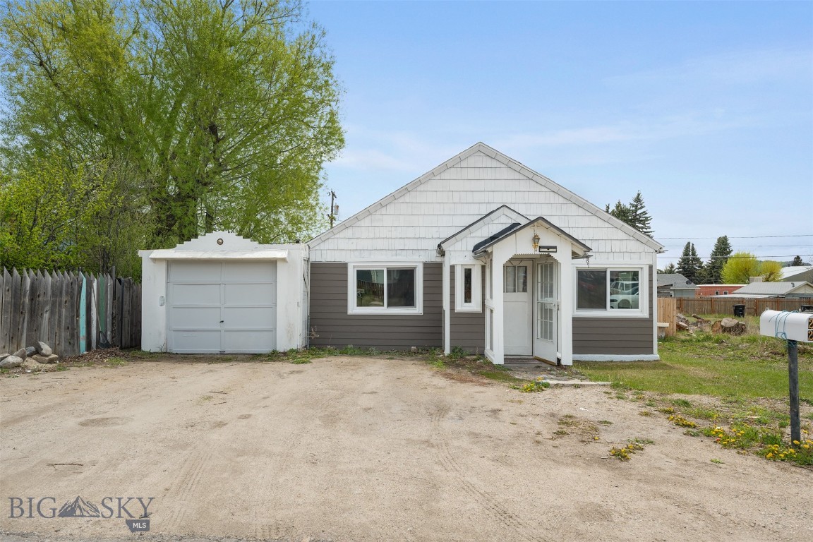 2422 Pine Street Property Photo