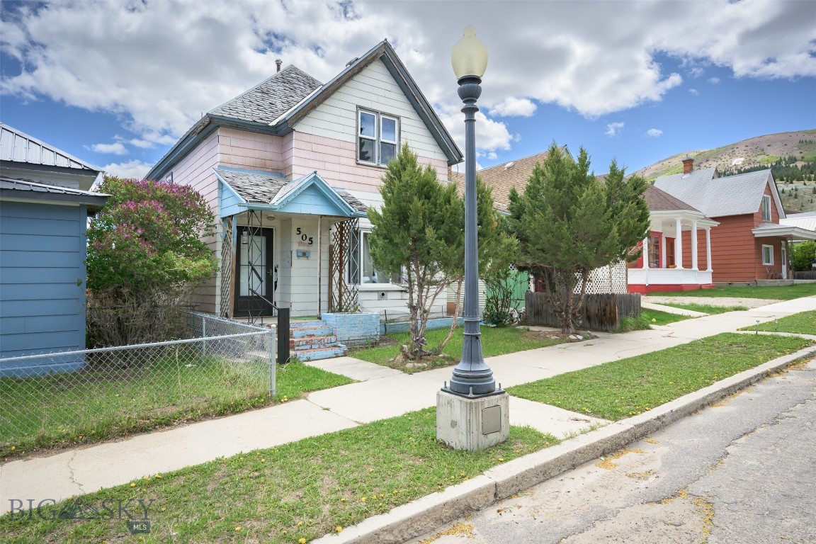 505 Oak Street Property Photo 1