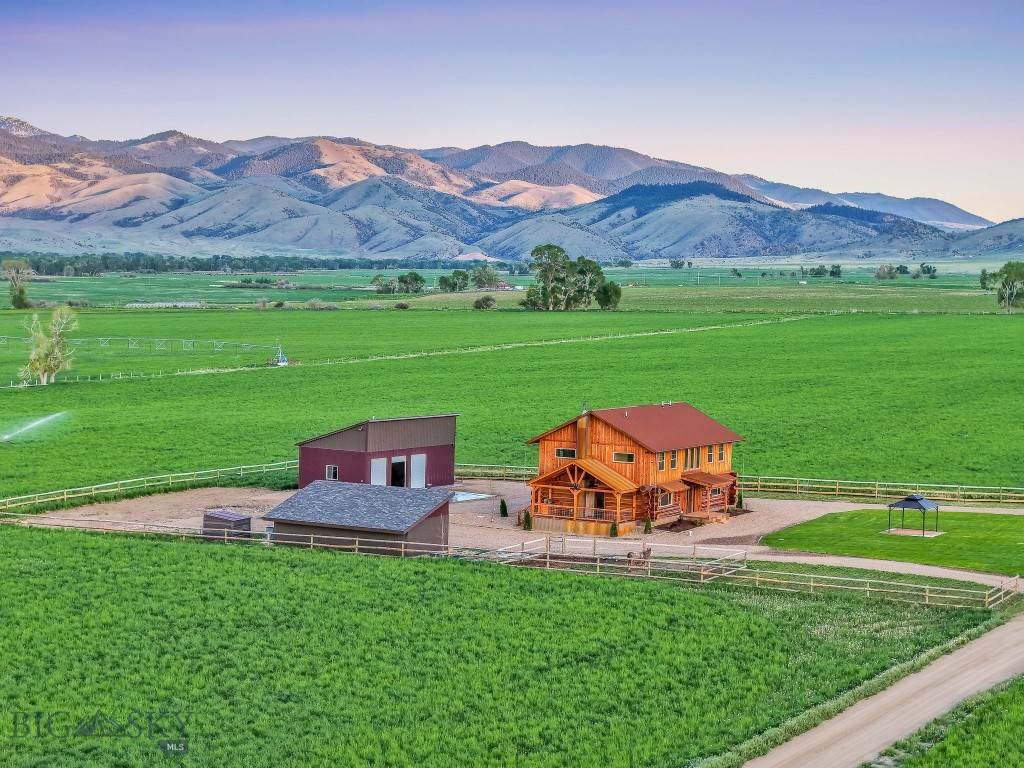 17 Tex's Loop Property Photo 1