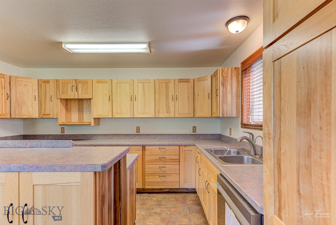 854 State Highway 282 Property Photo 12