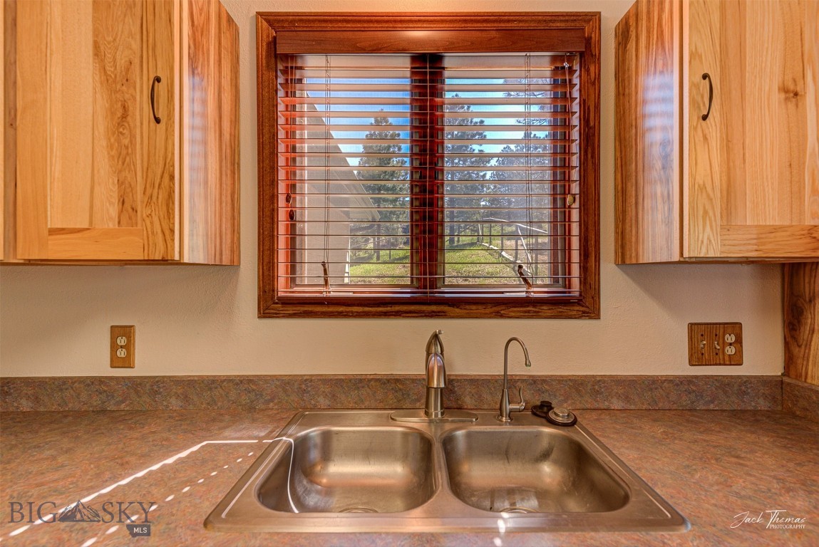 854 State Highway 282 Property Photo 14
