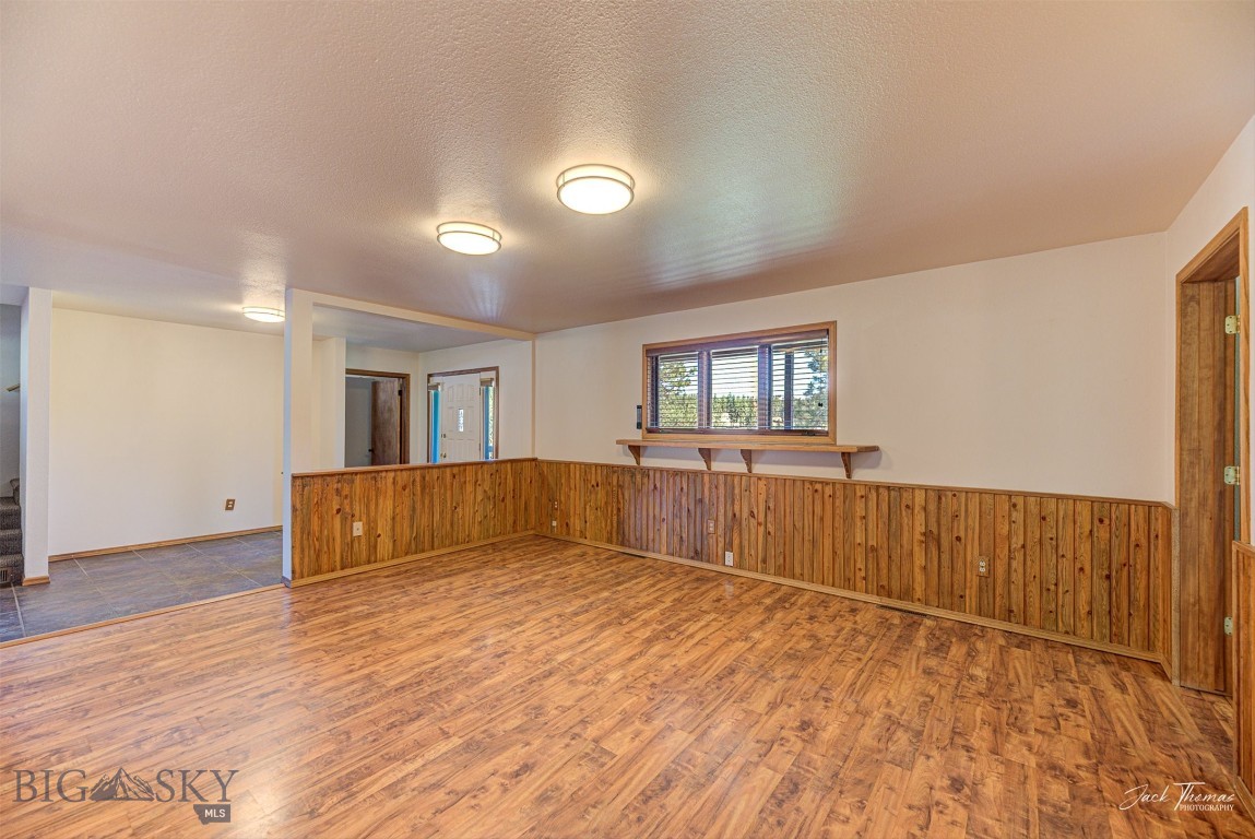 854 State Highway 282 Property Photo 17