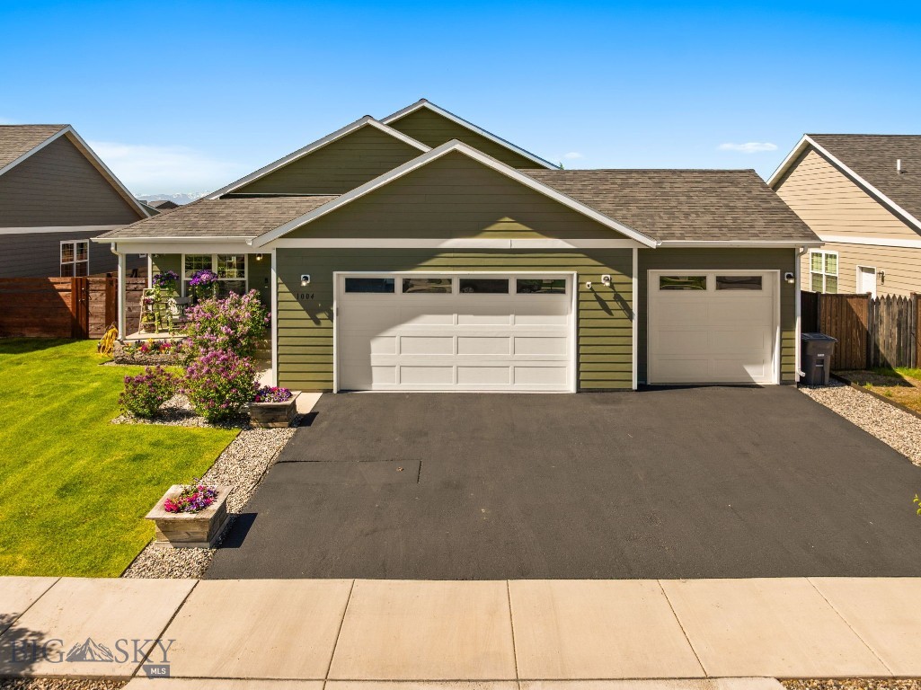 1004 Falcon Ridge Boulevard Property Photo 1