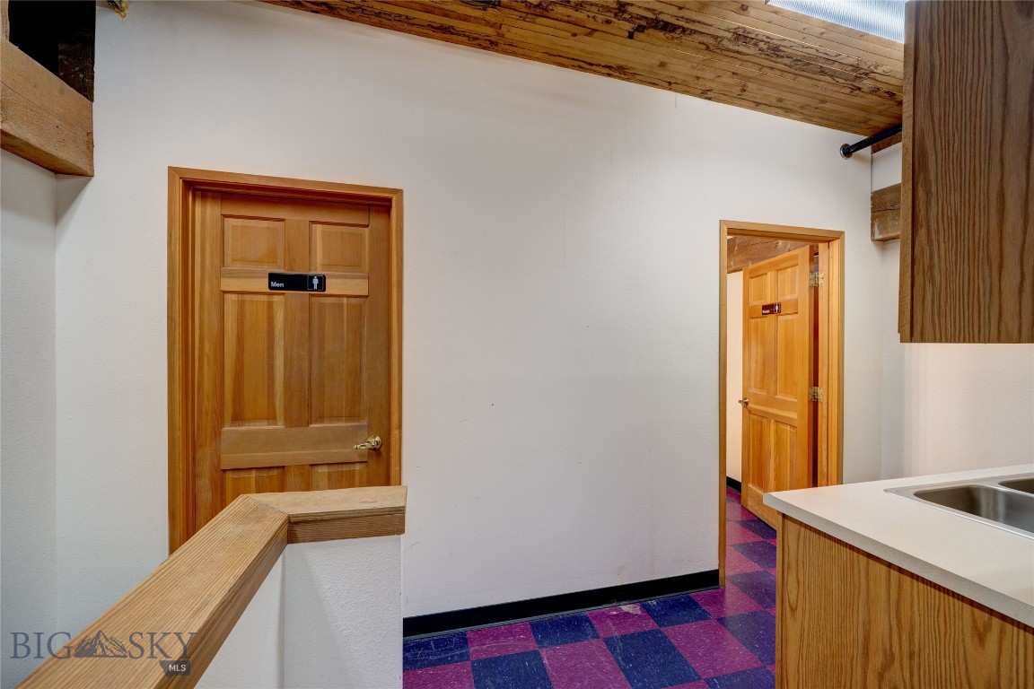 201 S Wallace Avenue A-4-1 Property Photo 13