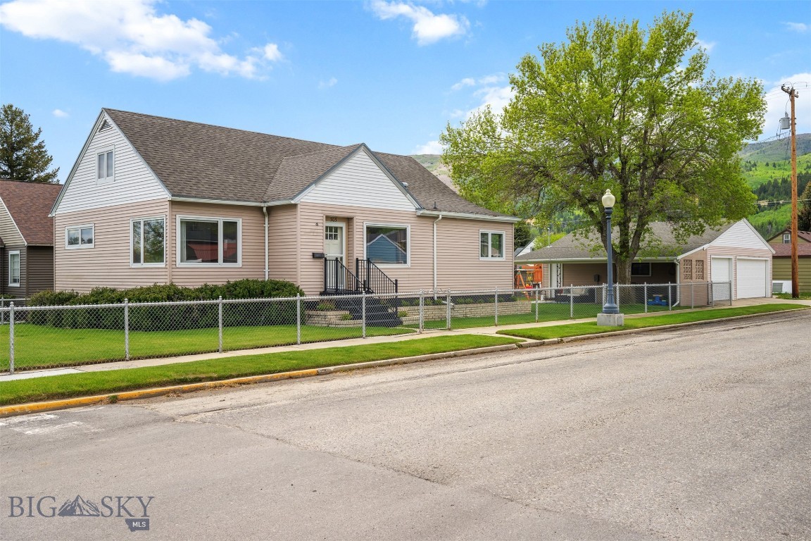 303 Cypress Street Property Photo 1