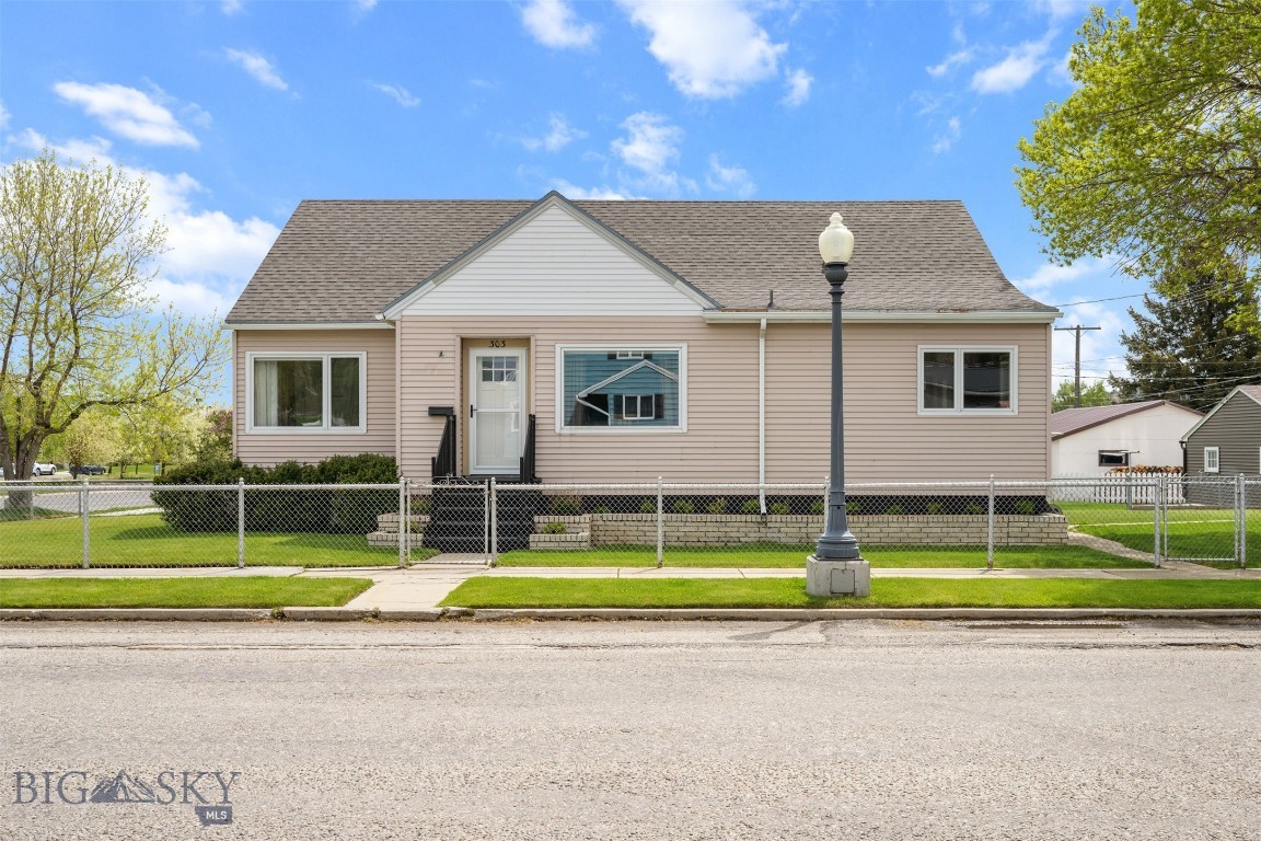 303 Cypress Street Property Photo 2