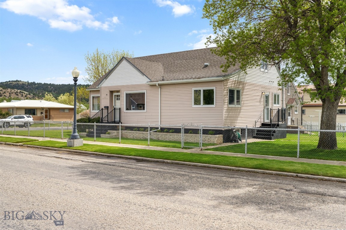 303 Cypress Street Property Photo 3