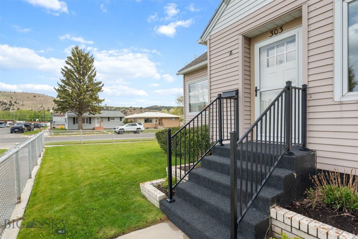 303 Cypress Street Property Photo 4