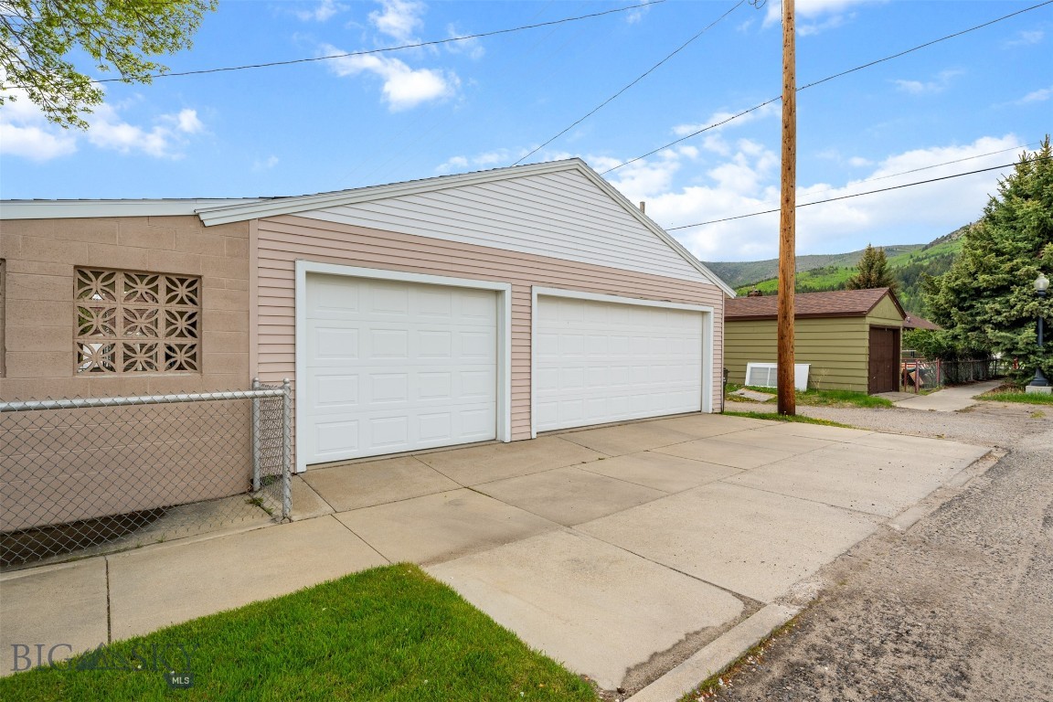 303 Cypress Street Property Photo 46
