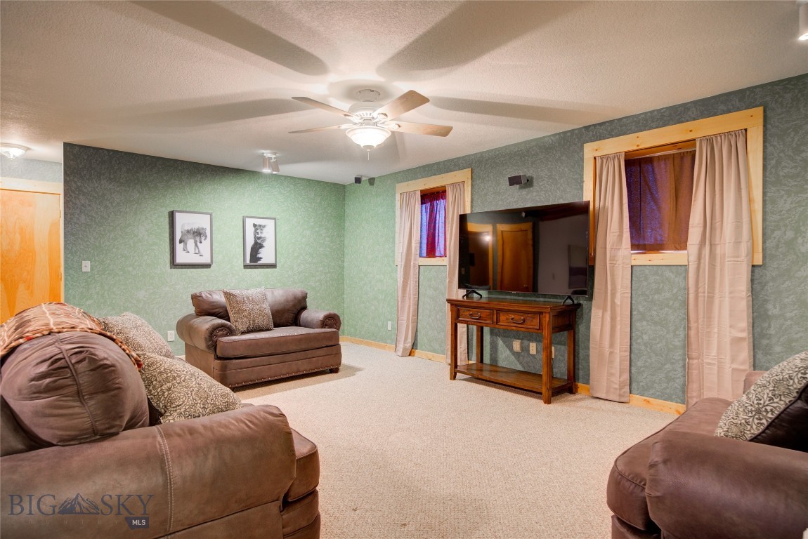 13 Coachman Lane Property Photo 23