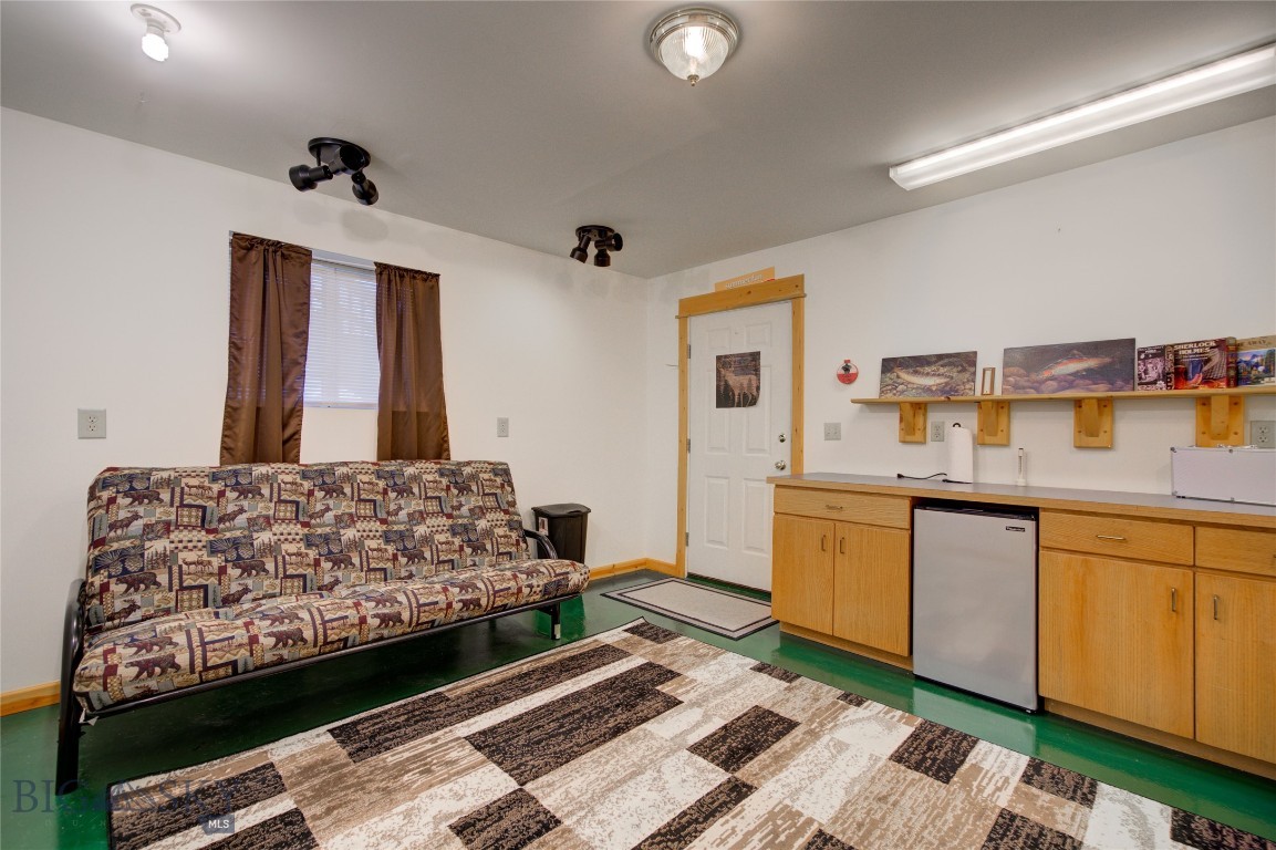 13 Coachman Lane Property Photo 29