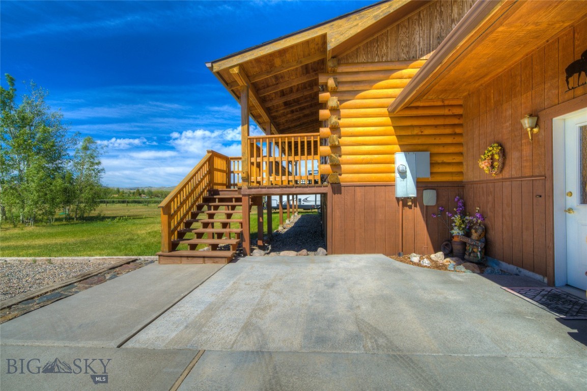 13 Coachman Lane Property Photo 38