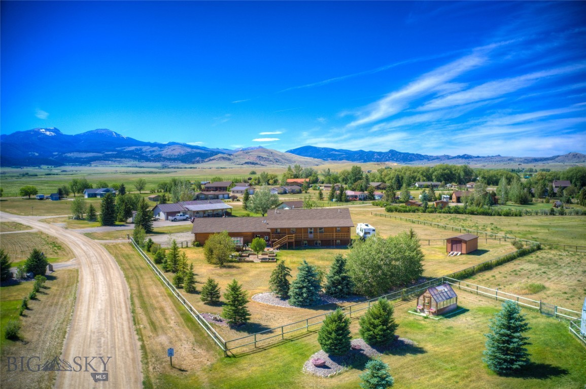 13 Coachman Lane Property Photo 44
