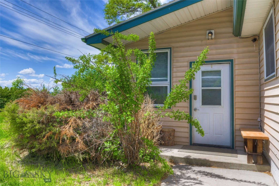 4555 Baxter Property Photo 3