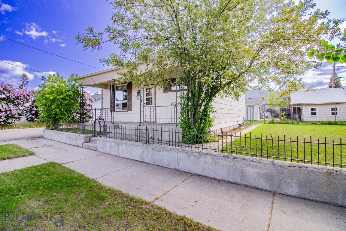 1716 Gaylord Property Photo 1