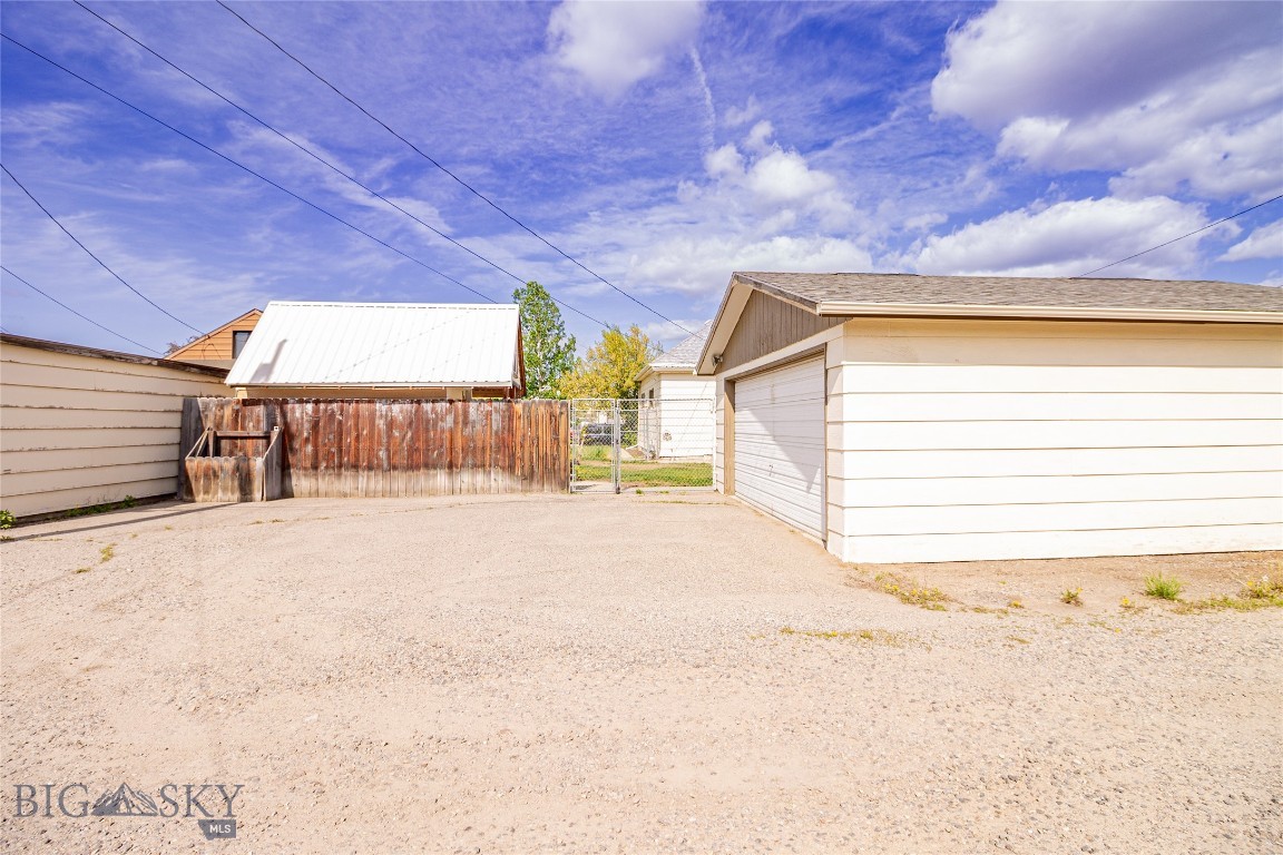 1716 Gaylord Property Photo 35