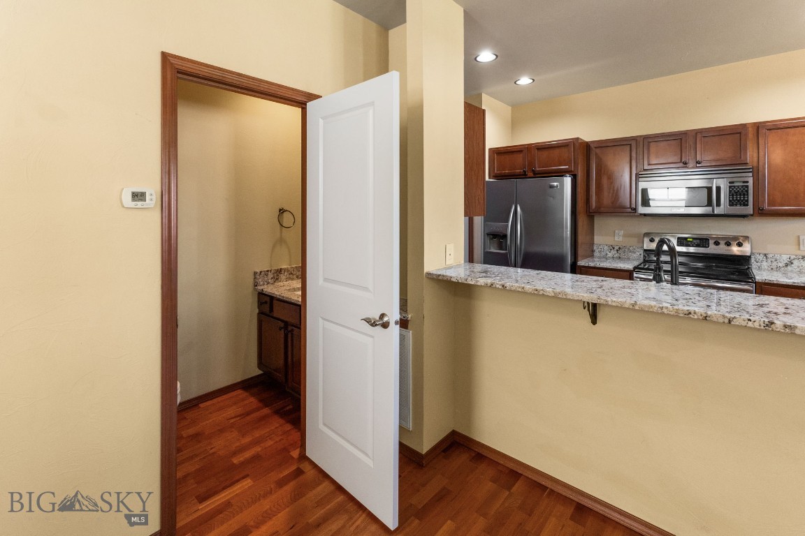 4320 Glenwood A Property Photo 17