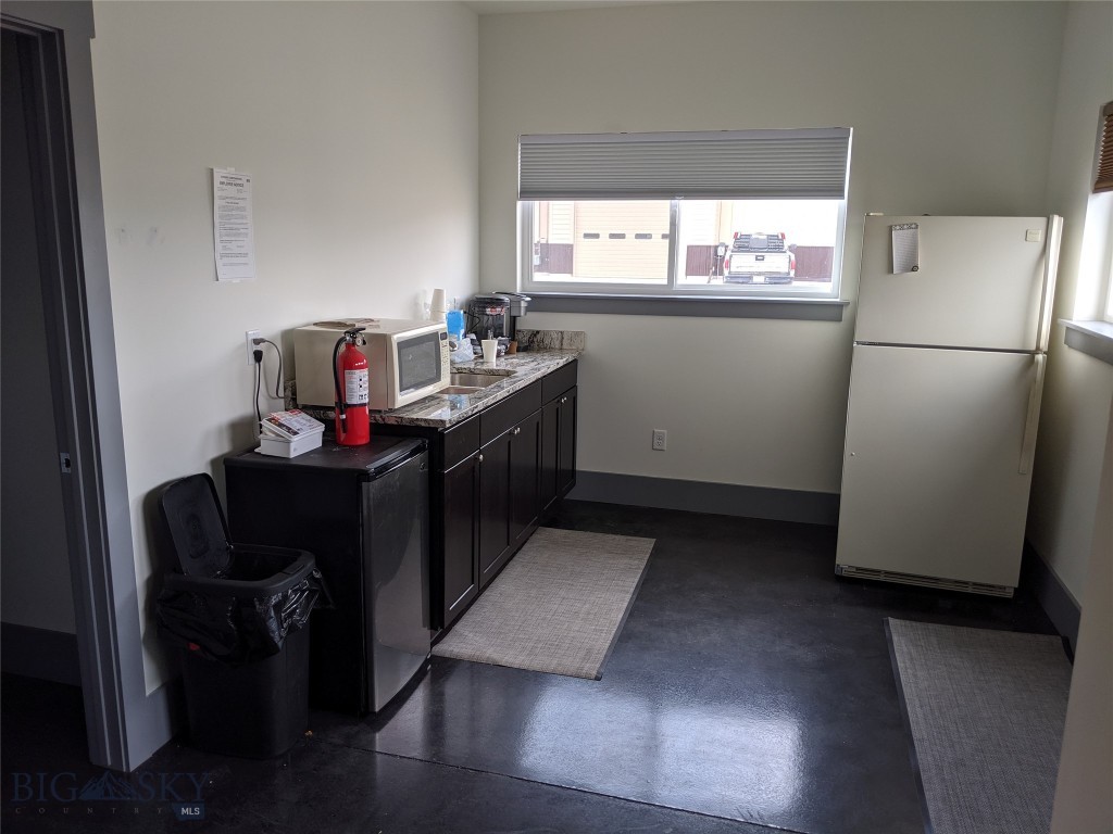 77 Riverway Road Property Photo 15