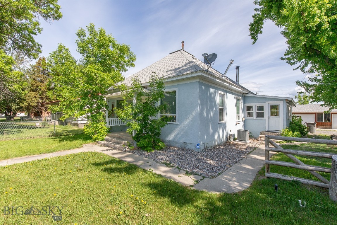 11 2nd Street E Property Photo 1