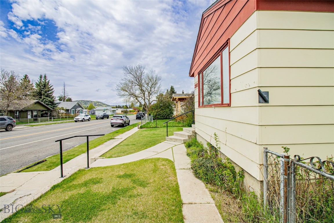 3211 Floral Boulevard Property Photo 8