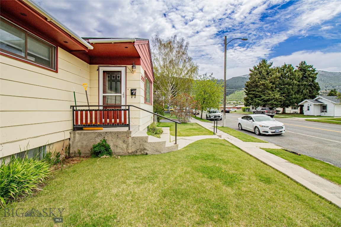 3211 Floral Boulevard Property Photo 9