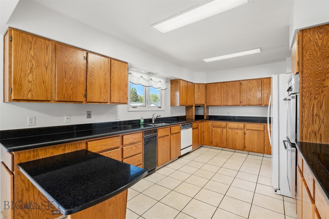 2105 Lincoln Street Property Photo 9