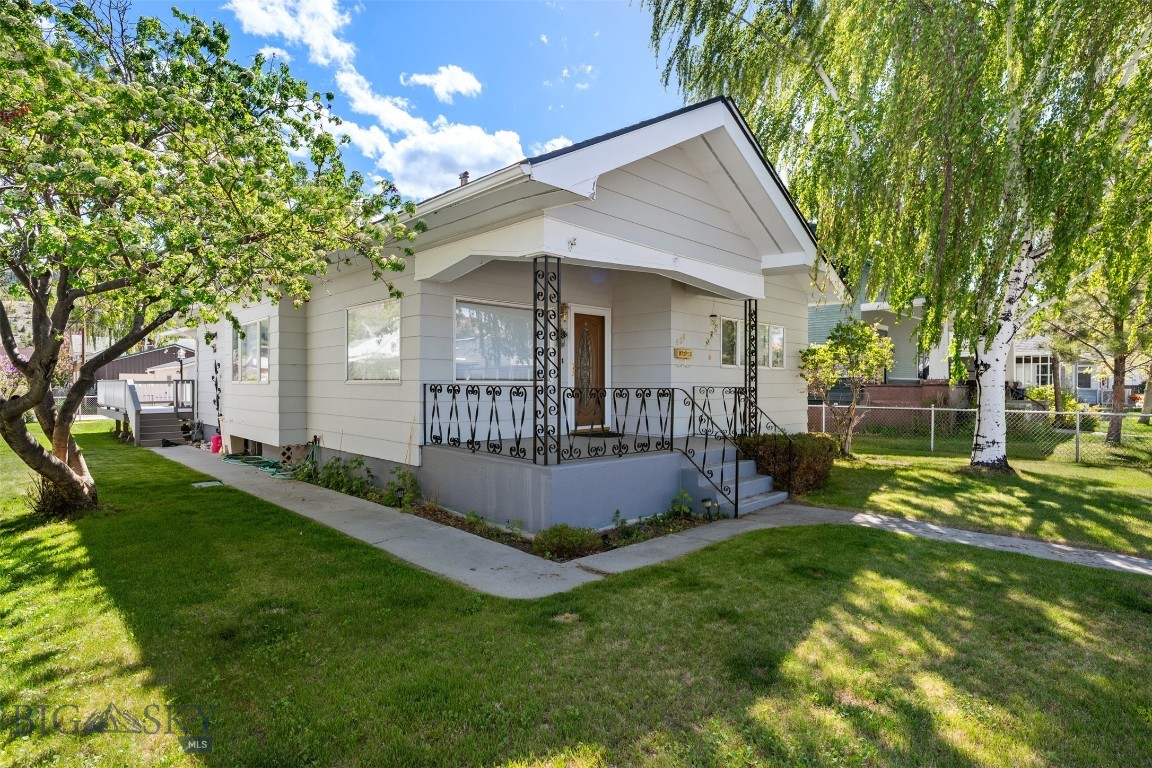 609 W 3rd Street Property Photo 1