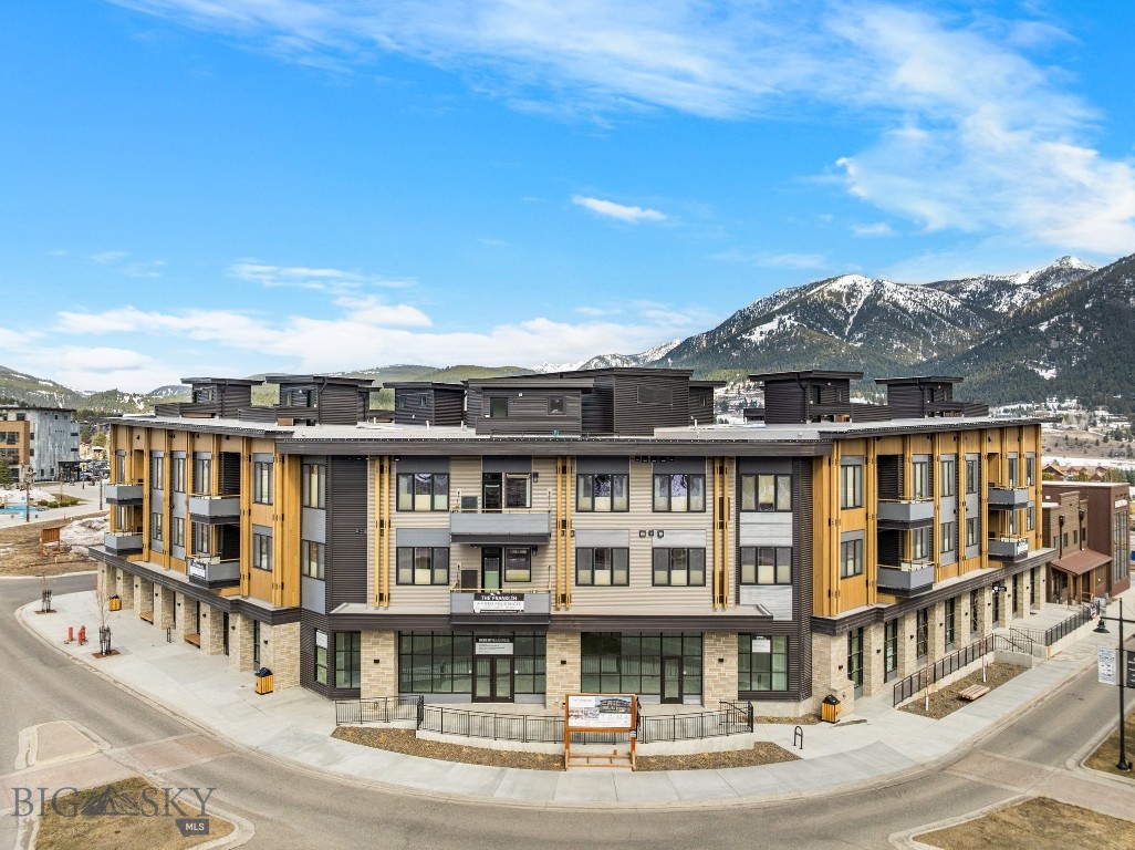 211 Town Center Avenue 1b Property Photo 2