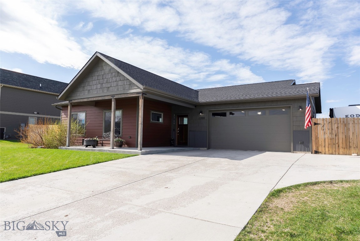 1305 Powers Boulevard Property Photo 2