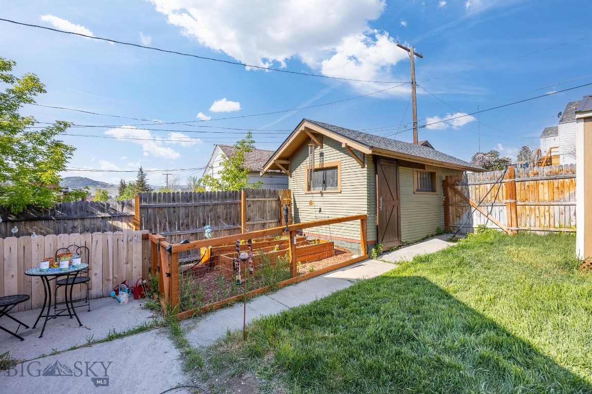 521 S Washington Property Photo 4