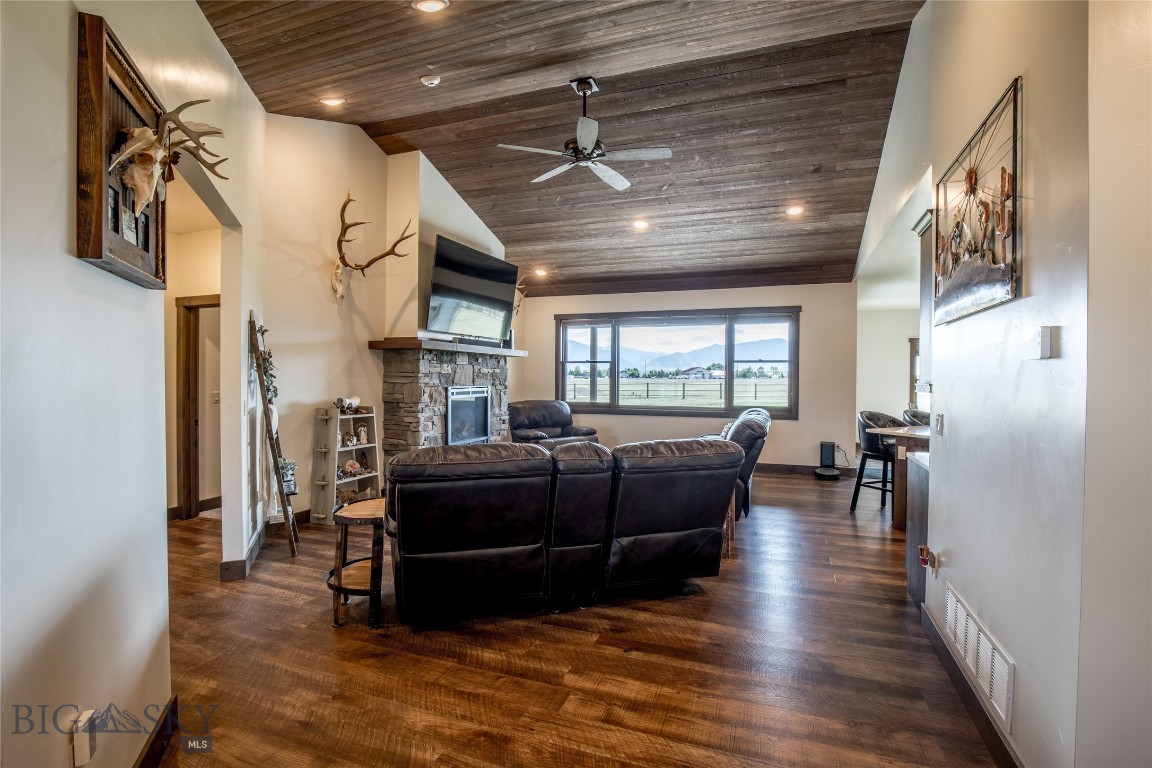8 Sunset Court Property Photo 4