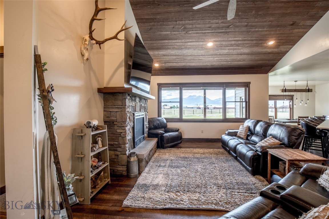 8 Sunset Court Property Photo 6
