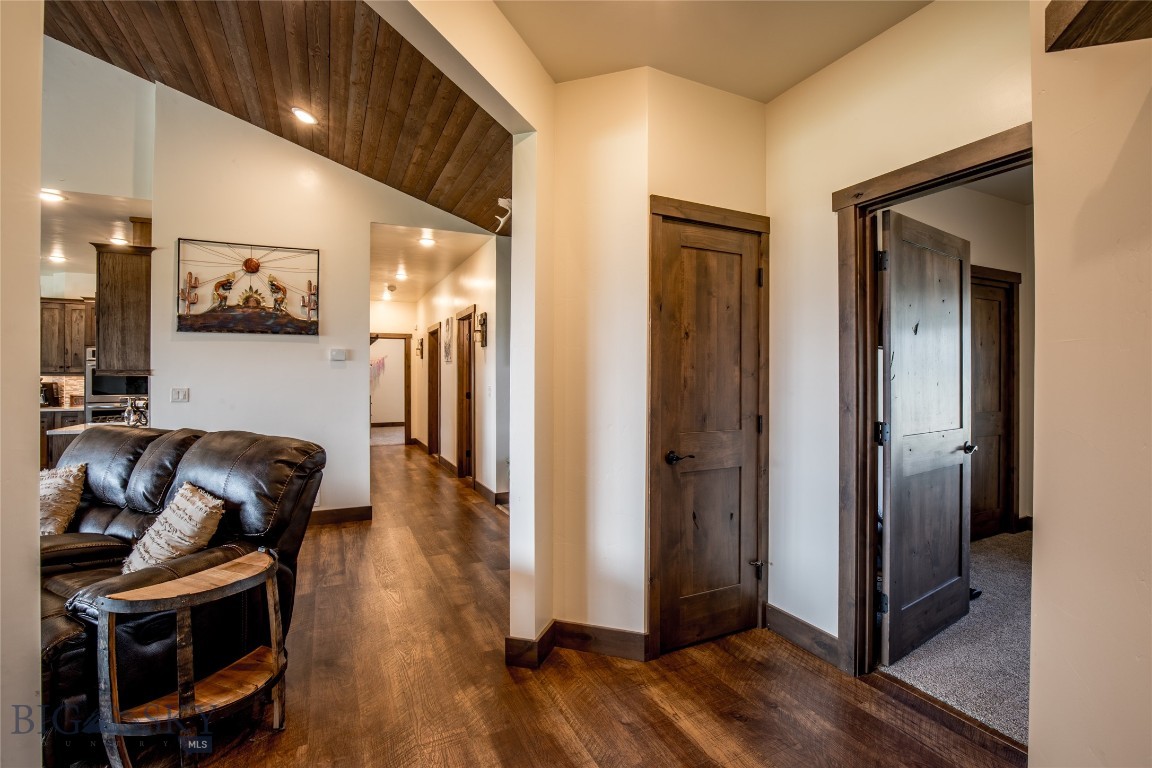 8 Sunset Court Property Photo 23