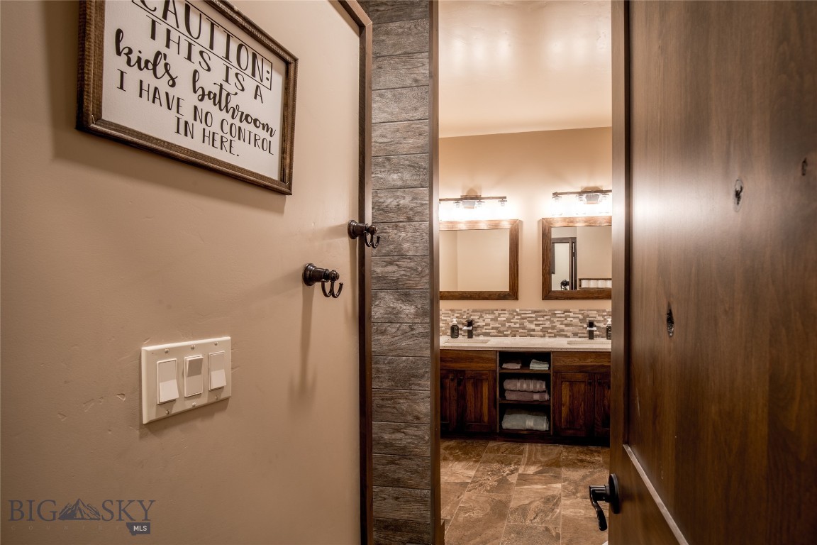8 Sunset Court Property Photo 32