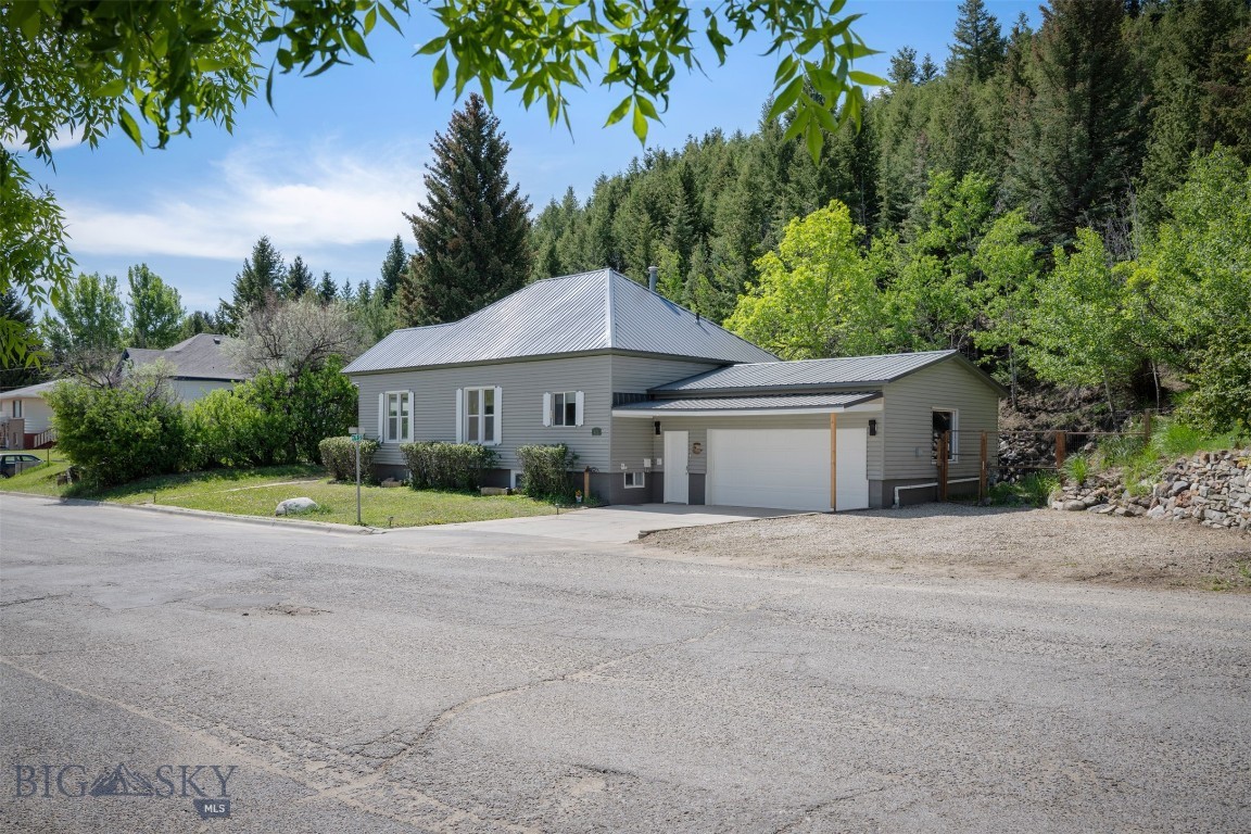 411 W 7th Street Property Photo