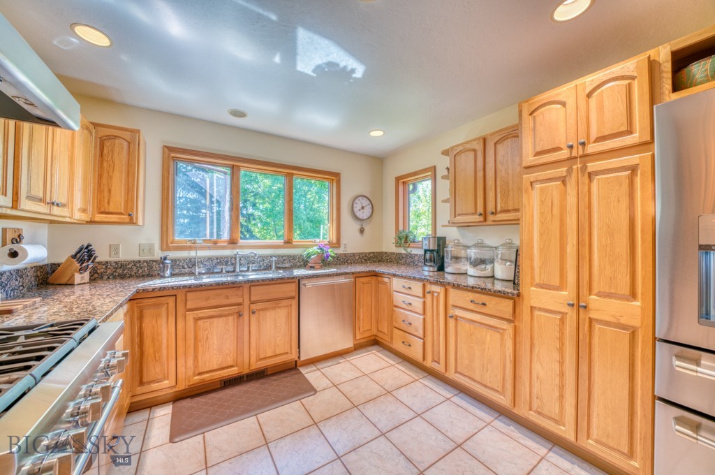 886 Wierda Way Property Photo 4