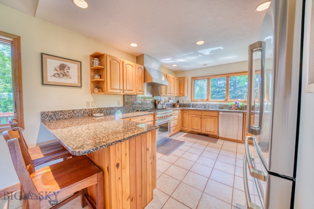 886 Wierda Way Property Photo 6