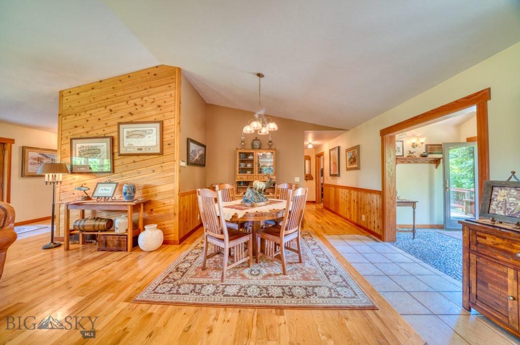 886 Wierda Way Property Photo 8