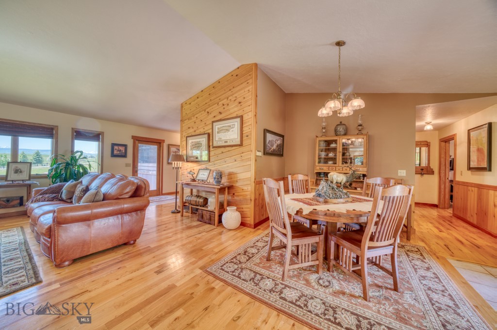 886 Wierda Way Property Photo 11