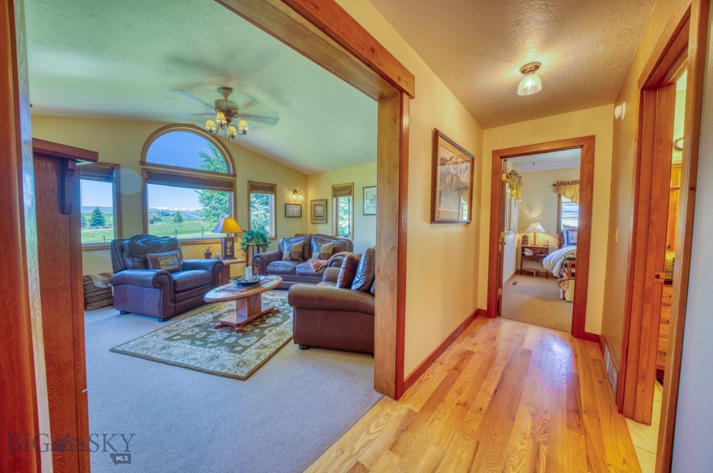 886 Wierda Way Property Photo 14