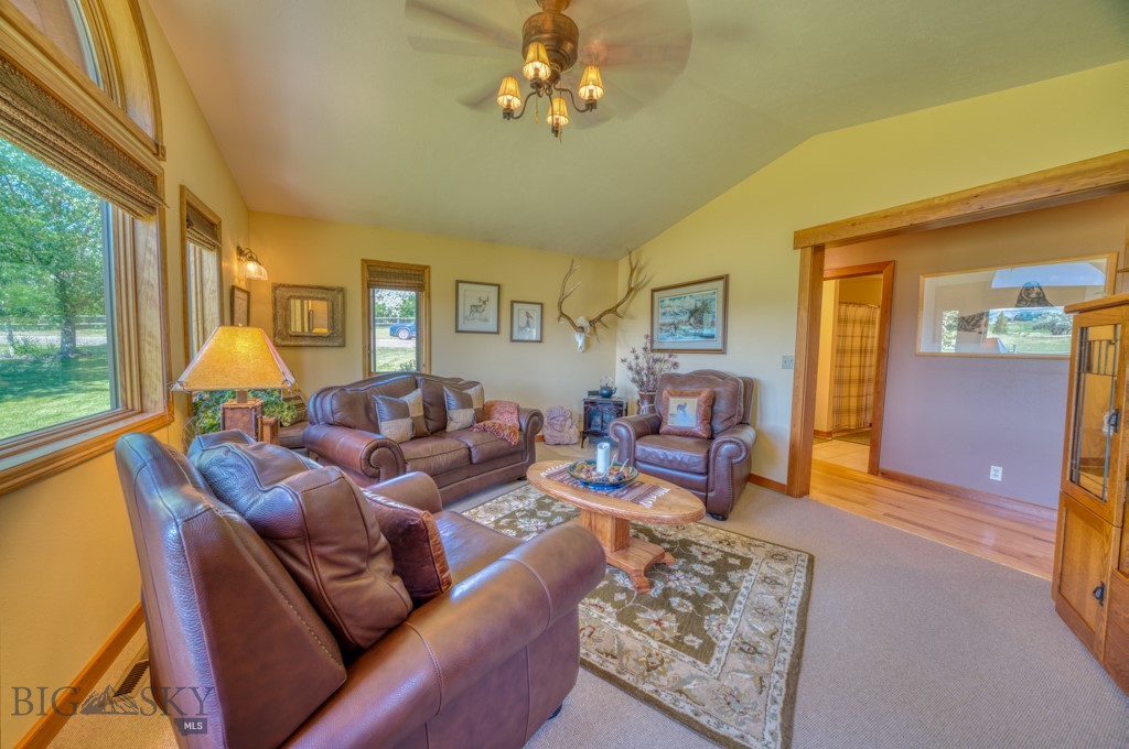 886 Wierda Way Property Photo 15
