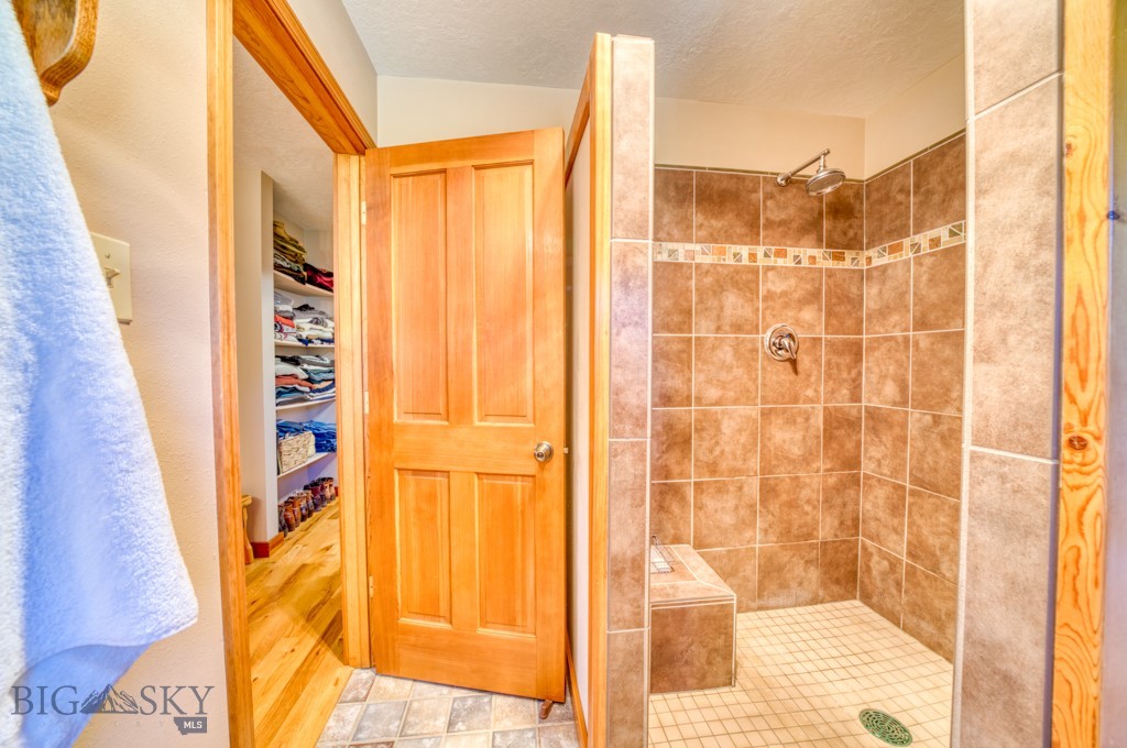 886 Wierda Way Property Photo 21