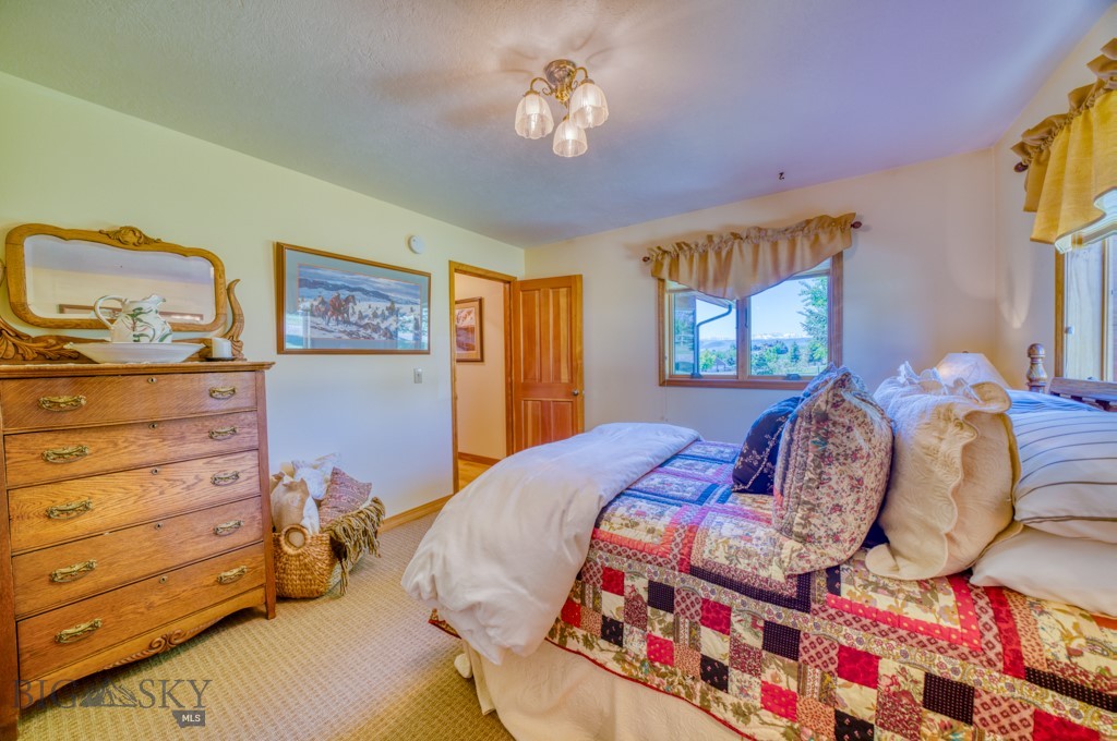886 Wierda Way Property Photo 30