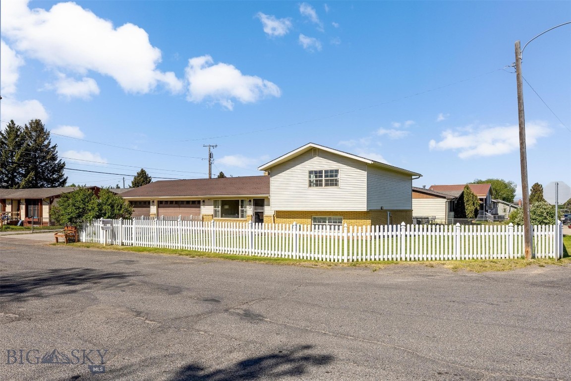 3301 Albany Property Photo 1