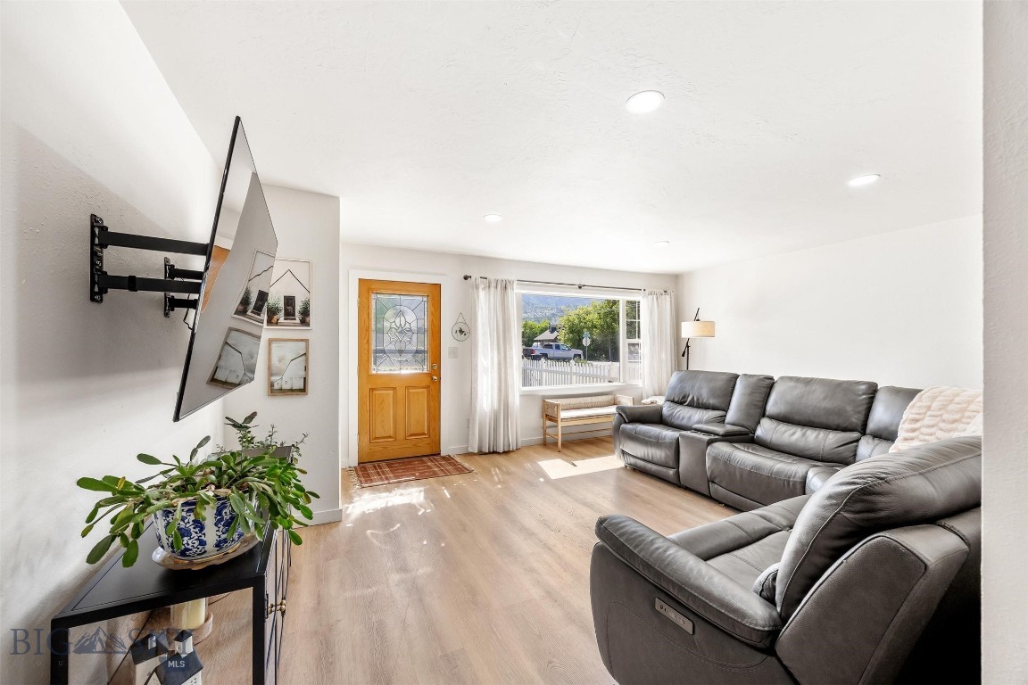 3301 Albany Property Photo 7