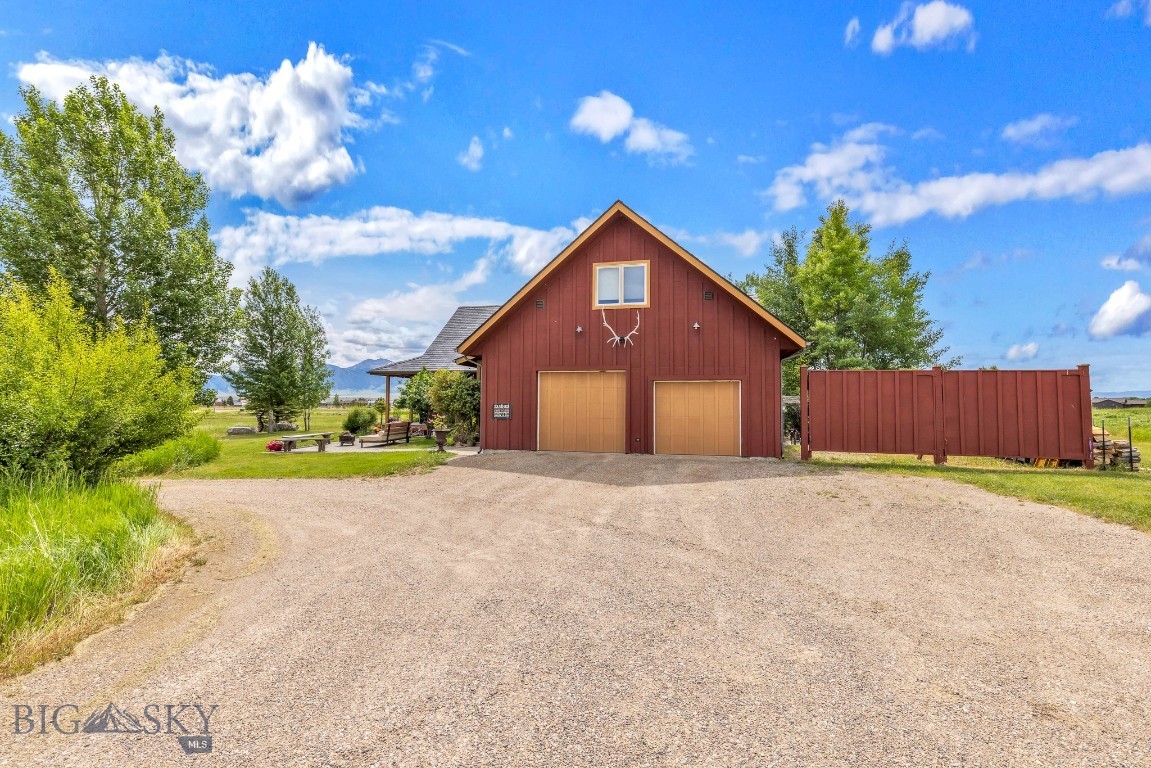 13 Blue Wing Road Property Photo 14