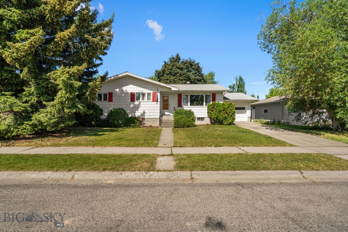 403 N 18th Avenue Property Photo 1