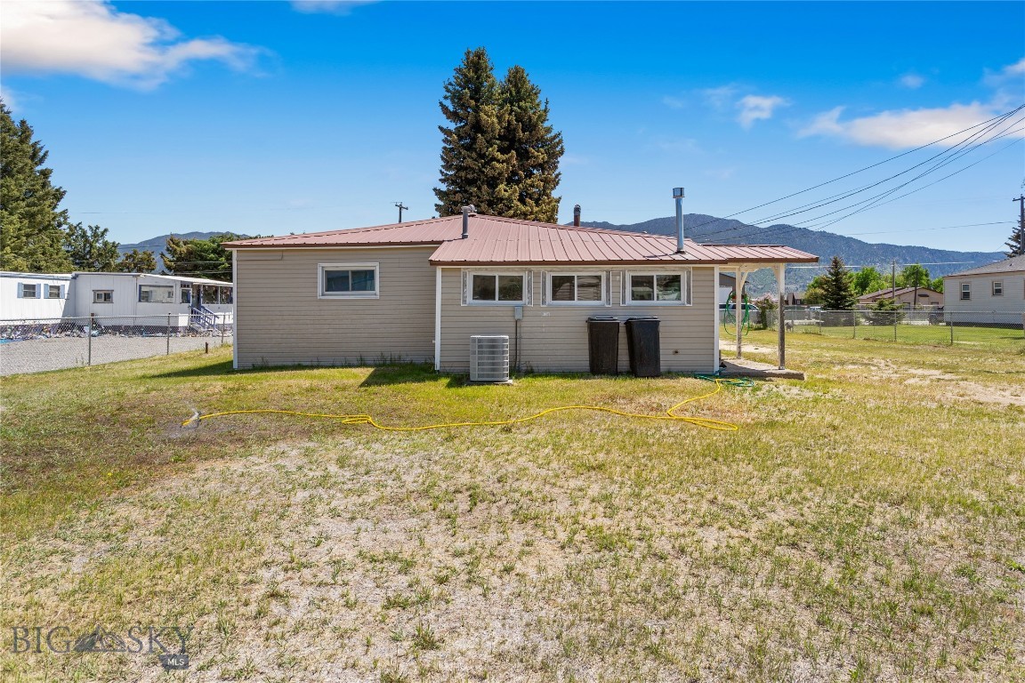 4053 Wynne Avenue Property Photo 3